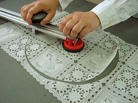Fiskars Circle Fabric Cutter Cuts 2 -12 Perfect Circles Fabric